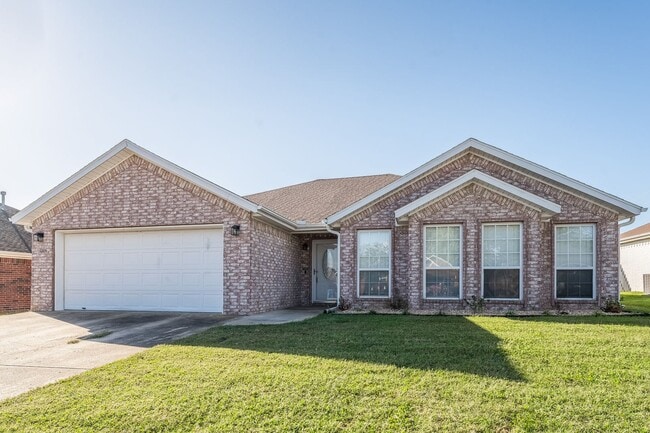 Building Photo - Cozy 3 Bedroom, 2 Bathroom Home with Firep...
