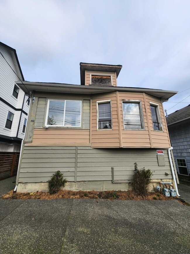 Photo - 304 NE 50th St