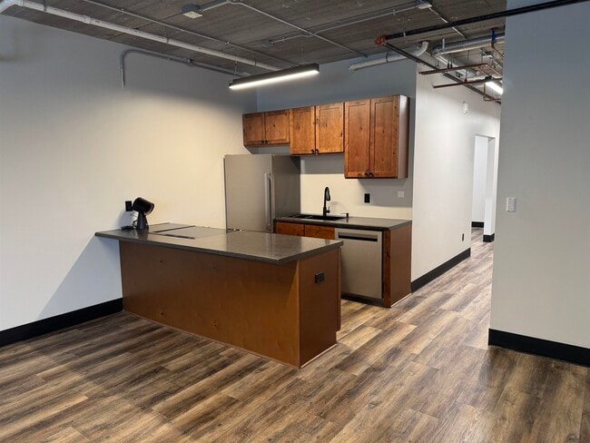 Building Photo - 217 S Badger Ave Unit 102