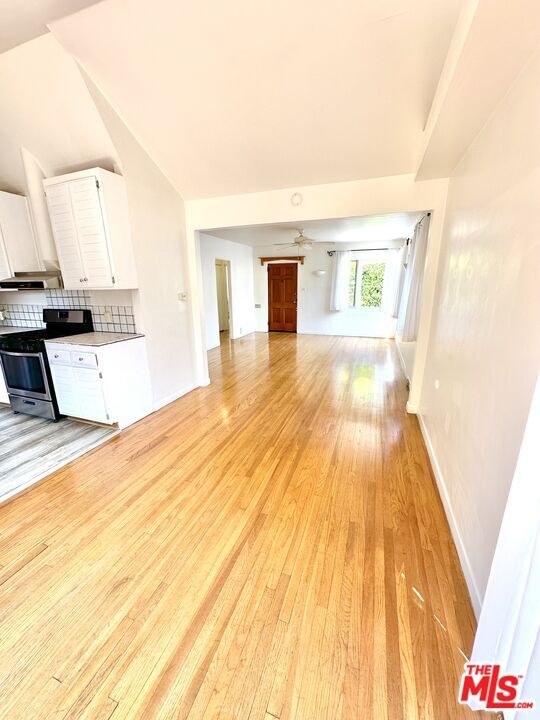 Photo - 9012 Phyllis Ave