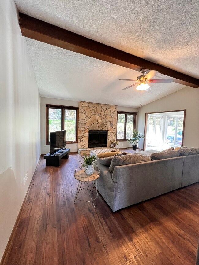 Photo - 208 Brambleton Ct