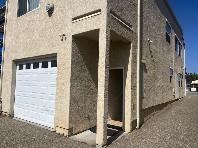Building Photo - 2009 9th St