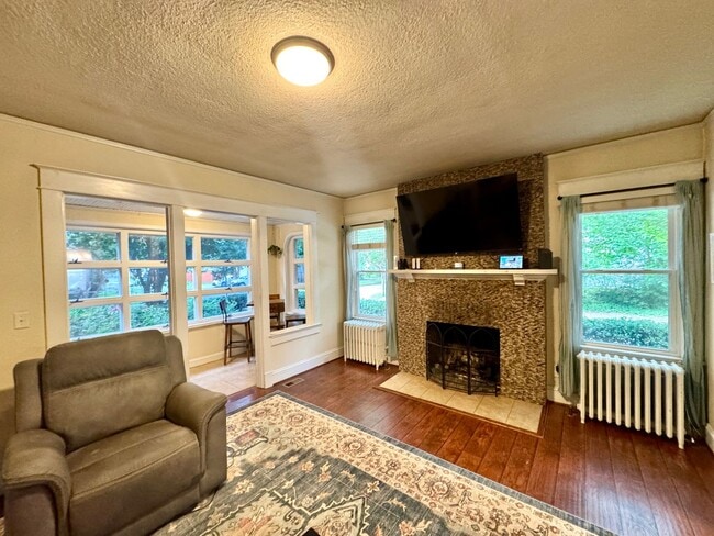 Photo - Beautiful Spacious Home with Mother-in-Law Suite