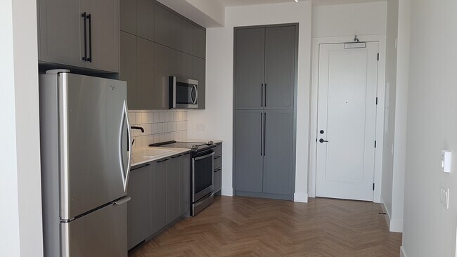 Photo - 10168-10168 149 St