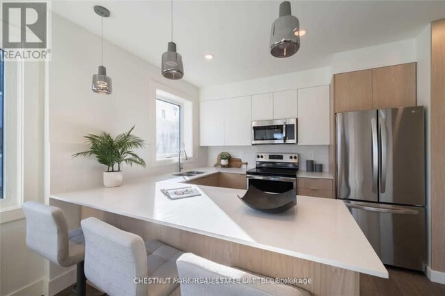 Photo - 1472 Avenue Rd