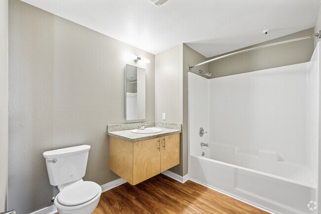 2BR, 1BA - 860SF - Bathroom