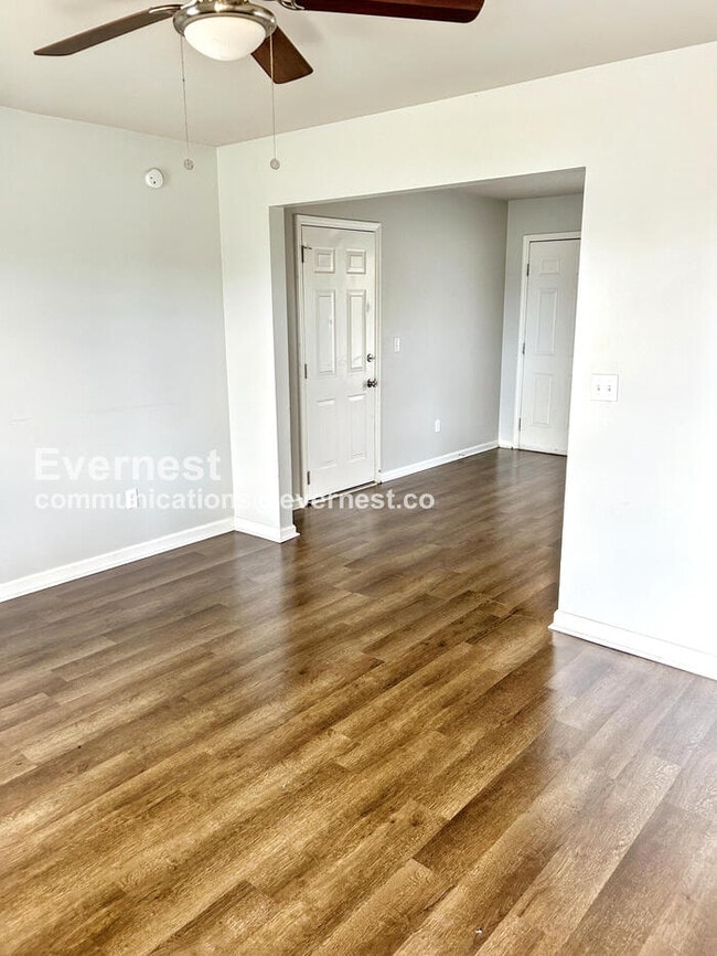 Photo - 141 Buckingham Cir