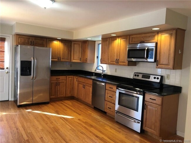 Photo - 21 Simpaug Turnpike