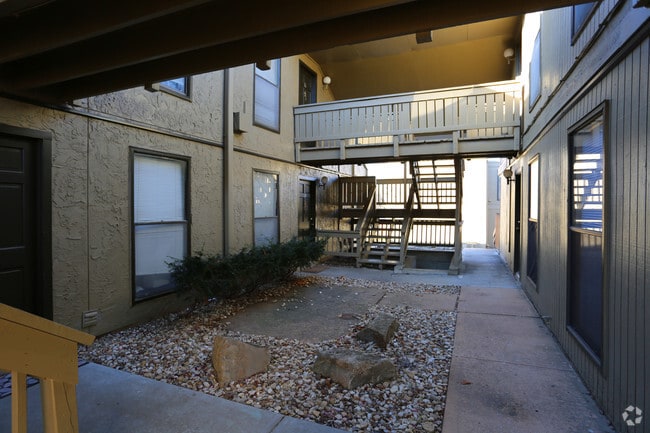 Open Courtyards, Private Entrances