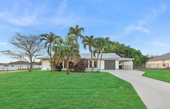 Building Photo - 981 SW Bay State Rd