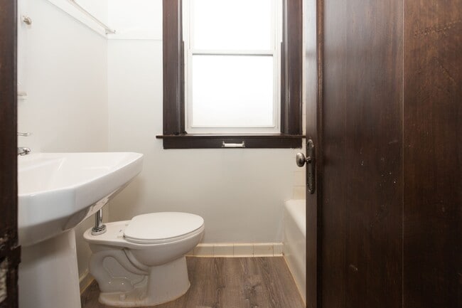 Photo - 1367 E 53rd St Unit 307