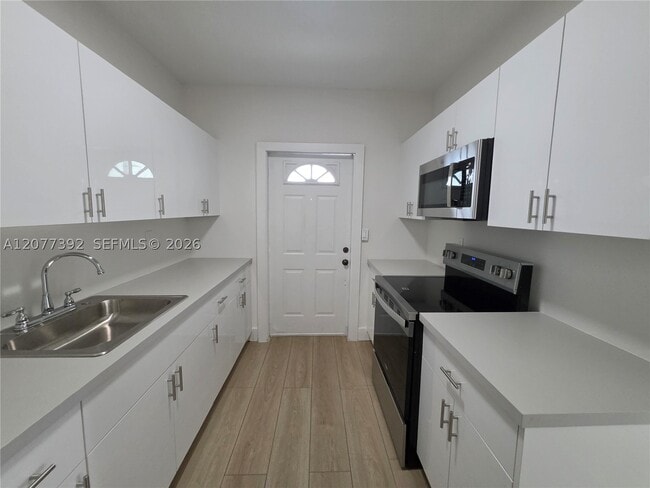 2326 SW 9th St Unit 1