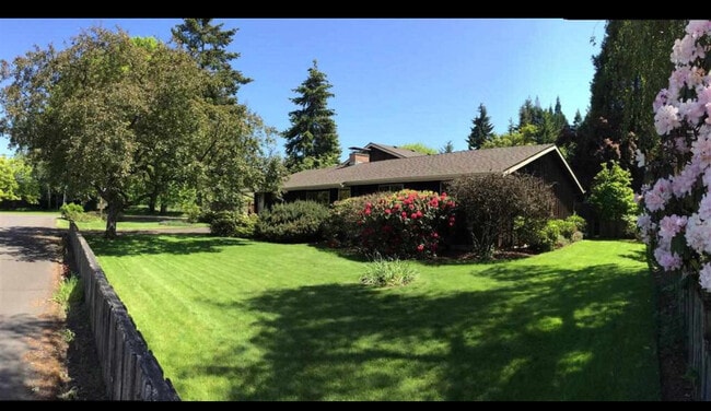 Building Photo - Timian House Unit Studio