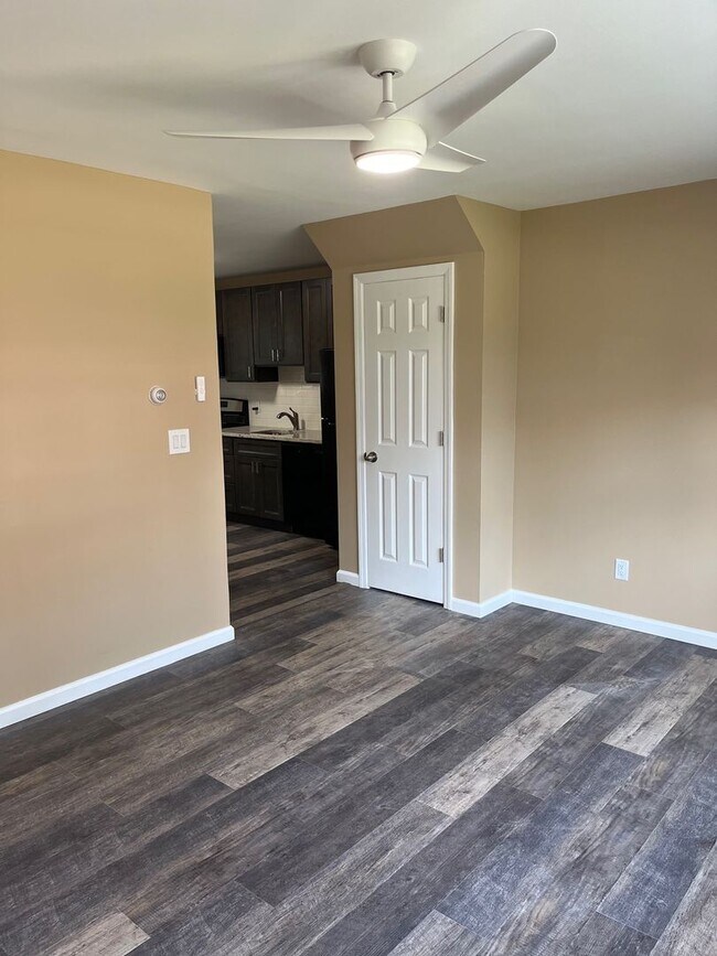 Photo - Belmont Ave Realty Group, LLC Unidad 3