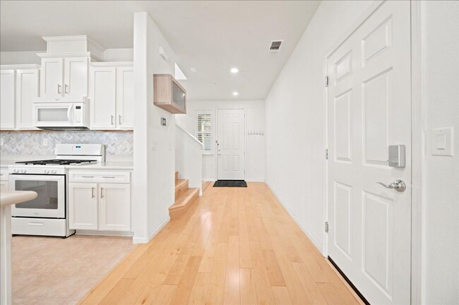 Photo - 15 Bannock Glen Pl