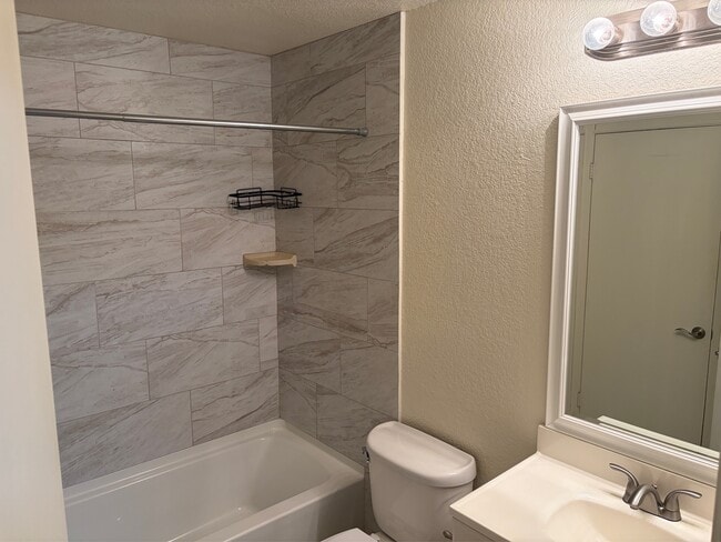 Photo - 2201 N Comanche Dr