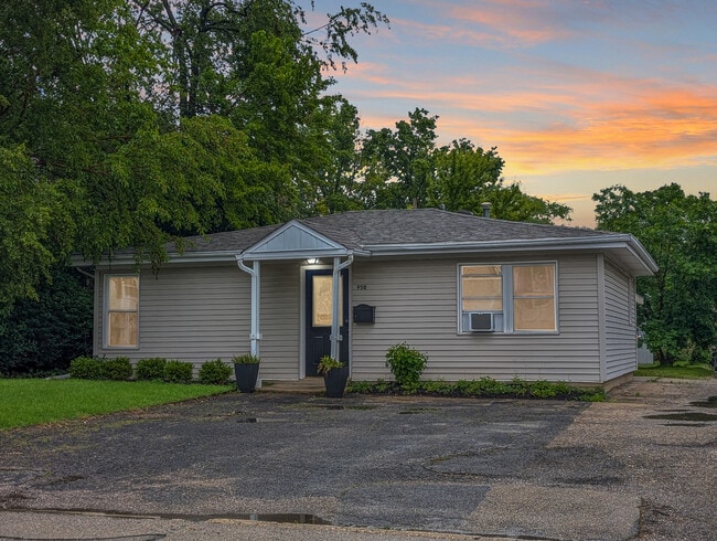 Photo - 950 N Brainard St House