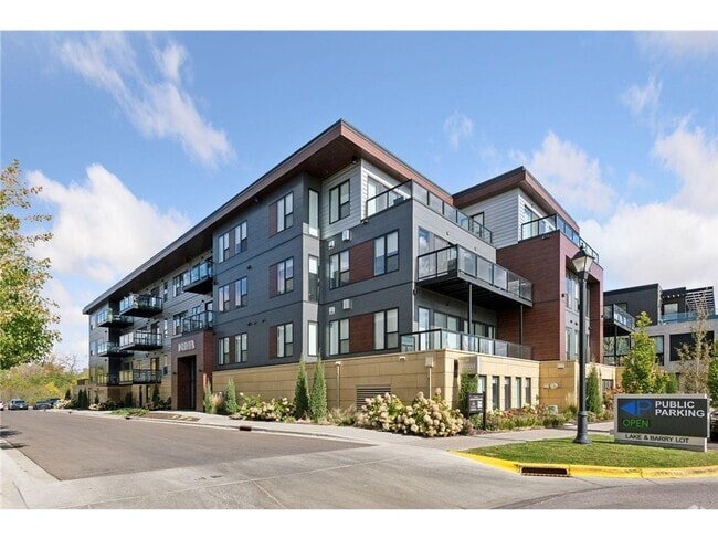 Building Photo - 253 Lake St E Unit 204 Rental
