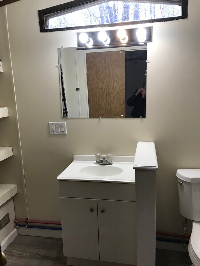 Master Bath - 104 Marina Way