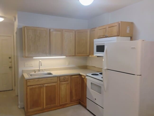 Building Photo - 720 W Market St