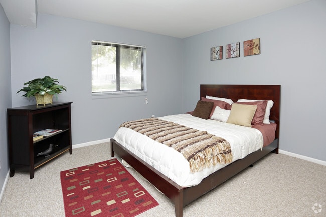Longmeadow Apartments