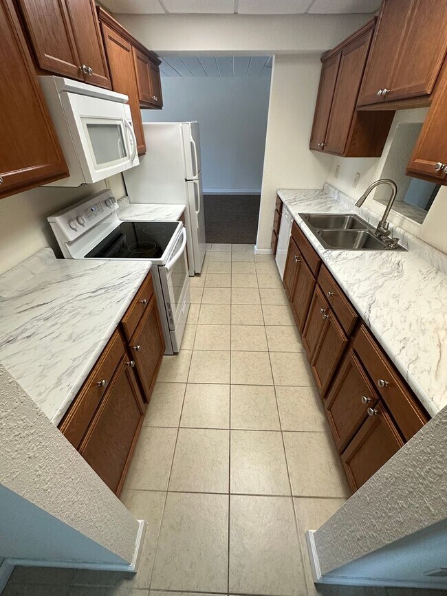 Photo - 811 W Springfield Ave