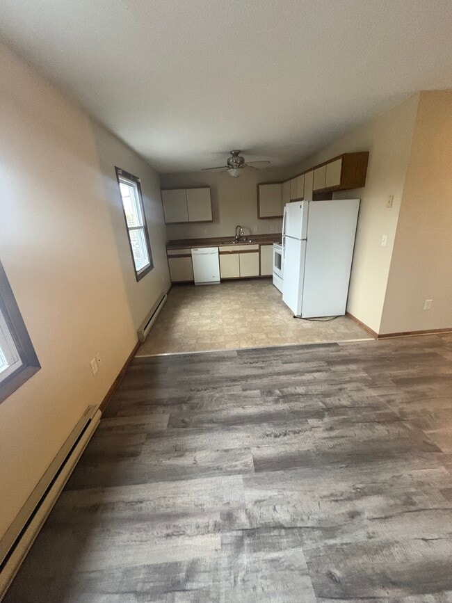 Building Photo - 6622 Lincoln Ave Unit 2