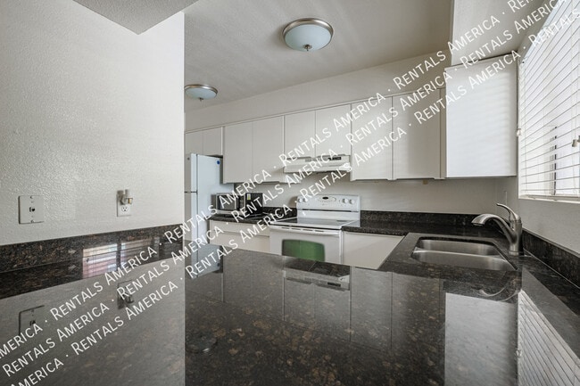 Photo - 1014 E Spence Ave Unit 108