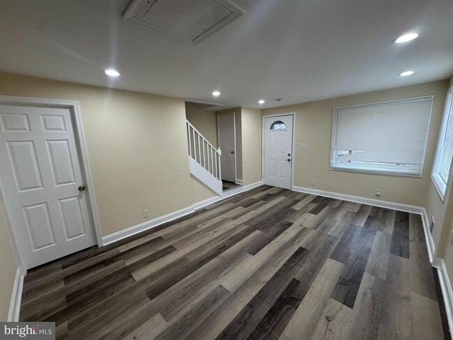 Photo - 7445 Edsworth Rd