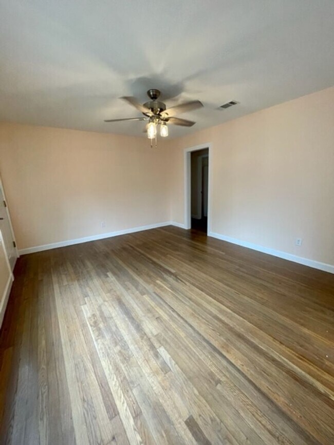 Cute beach bungalow in Biloxi, MS! Rental House Rental in Biloxi, MS