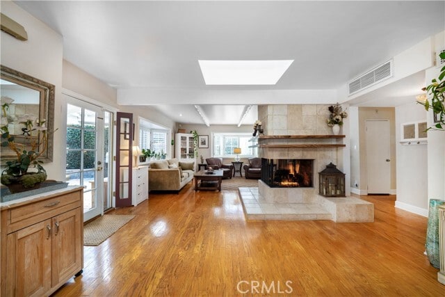 4571 Canoga Dr