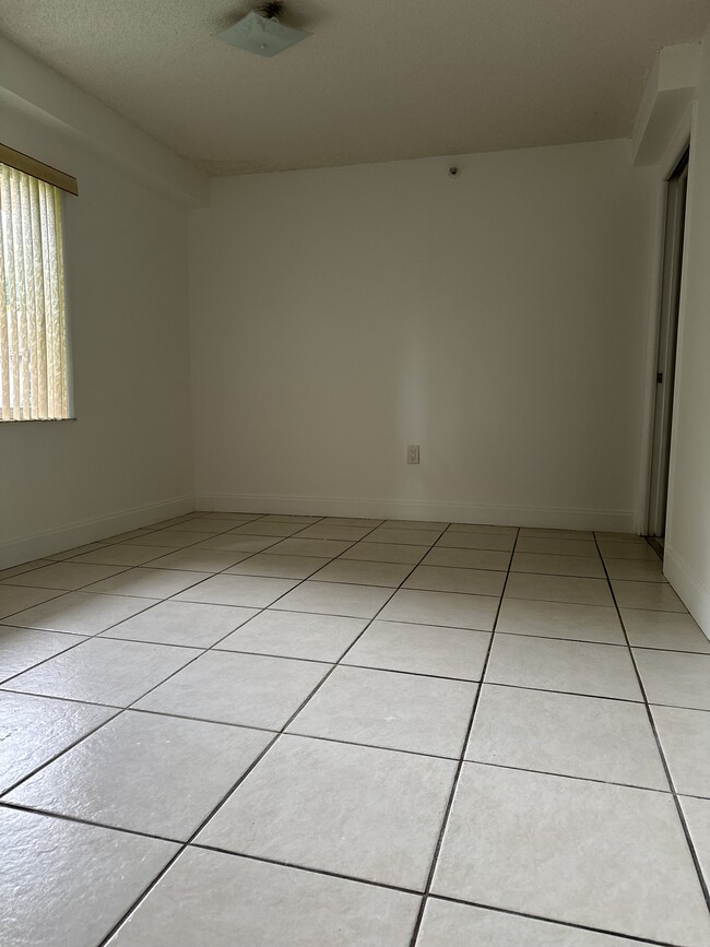 2145 NW 19th Ter Unit 102