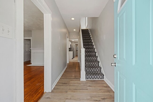 Photo - 3 Bedroom/1.5 Bath Northside Home ***Avail...
