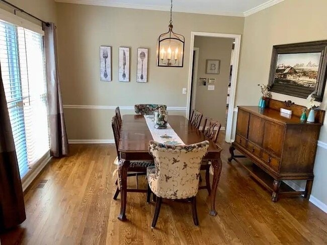 3308 Ellsmere Trce