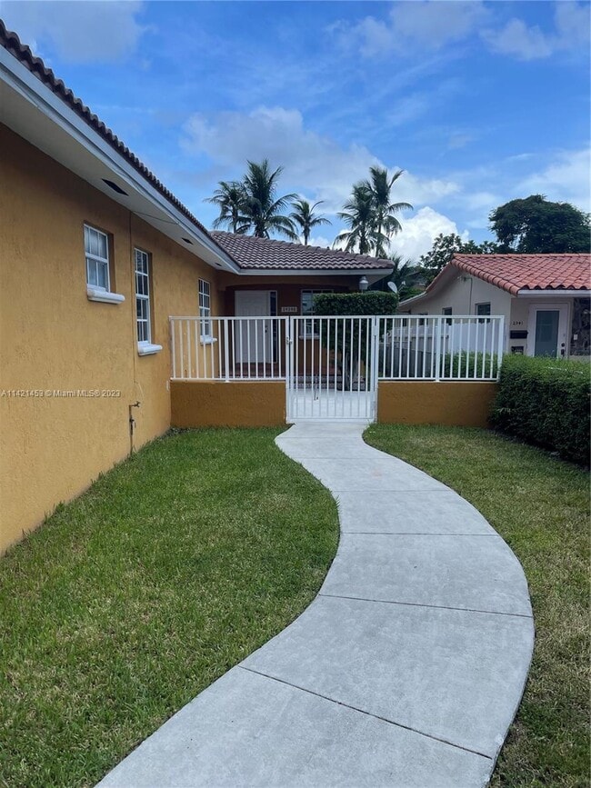 Photo - 2939 SW 36th Ave Unidad rear