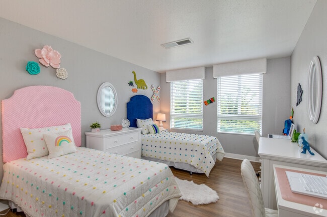3BR, 2BA - 1211SF