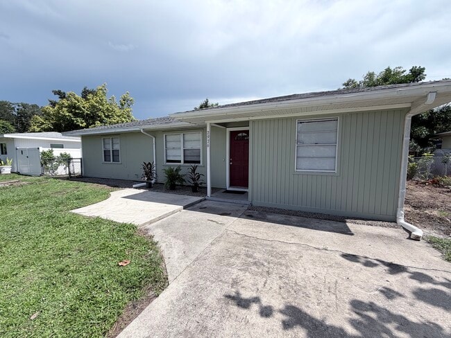 Photo - 2976 Poplar St