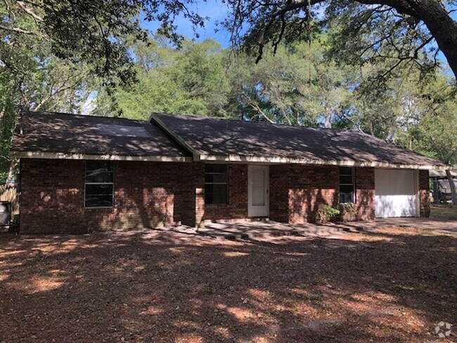Building Photo - 3 Bed 2 Bath Home on Huge Corner Lot | Gar...