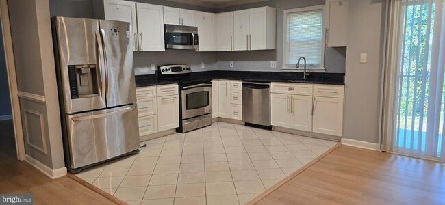 Building Photo - 8831 Rusland Ct