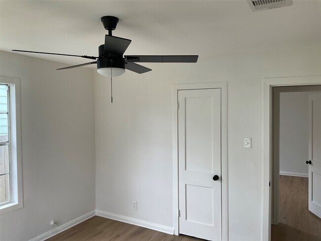 Photo - 326 E 1st St