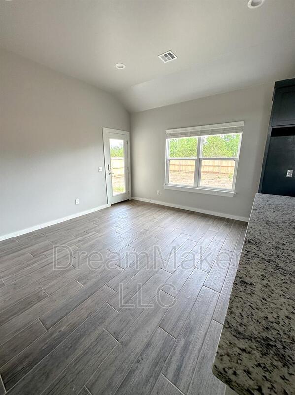 Photo - 5192 Red Maple Ave