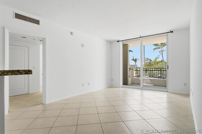 Photo - 403 S Sapodilla Ave Unit 218