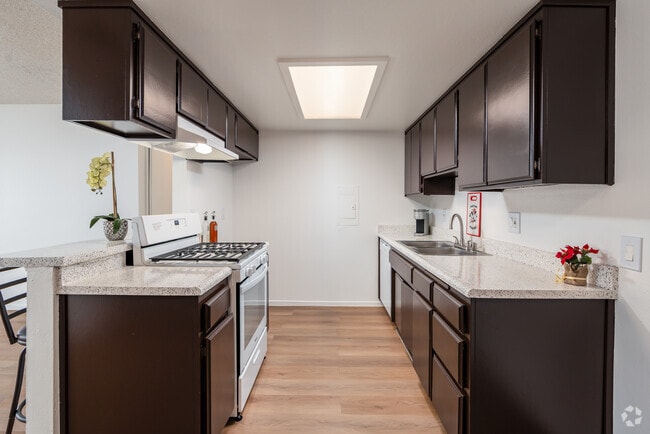 2 habitaciones, 2 baños, 964 pies cuadrados, cocina