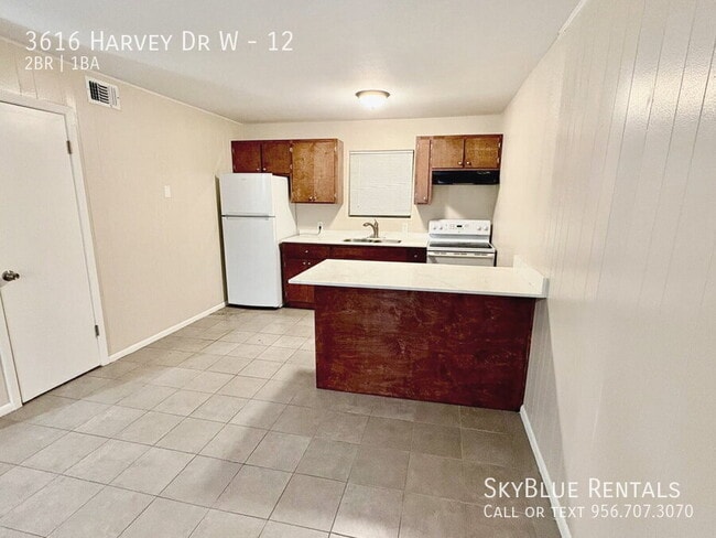 Building Photo - 3616 Harvey Dr W Unit 12
