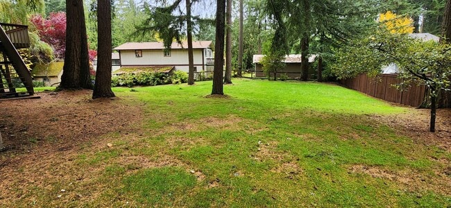 Photo - LYNNWOOD Spacious 3 bdrm + Den & Family Room Home