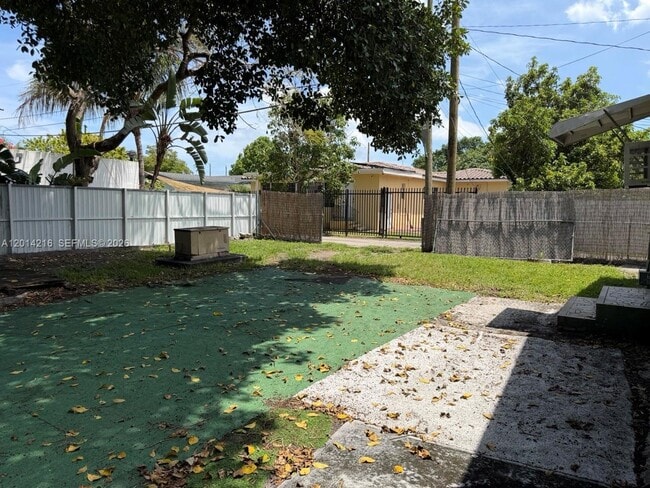 Building Photo - 4761 NW 11th Ave Unit REAR