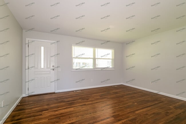 Photo - 1140 Lees Ln