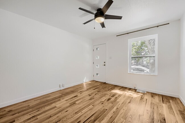 Photo - 3549 N Williams St