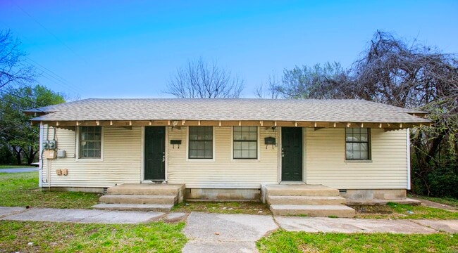 Building Photo - 304 S Clover St Rental