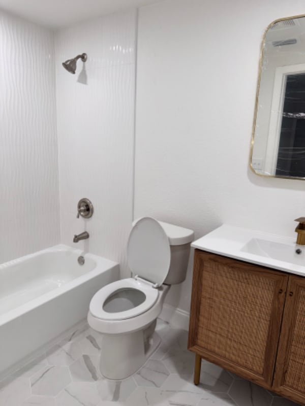 Photo - 562 Hartley Pl